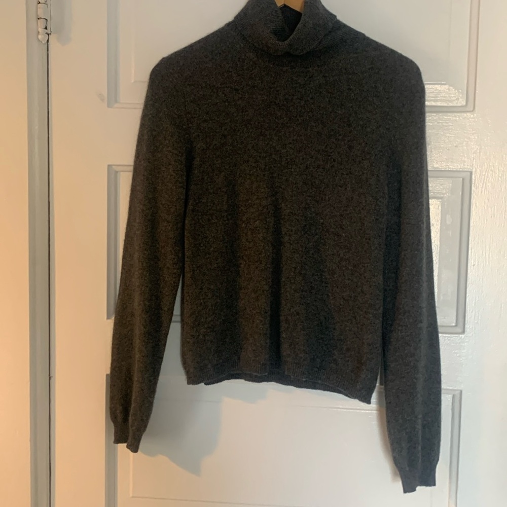 Grace 100% cashmere sweater size M